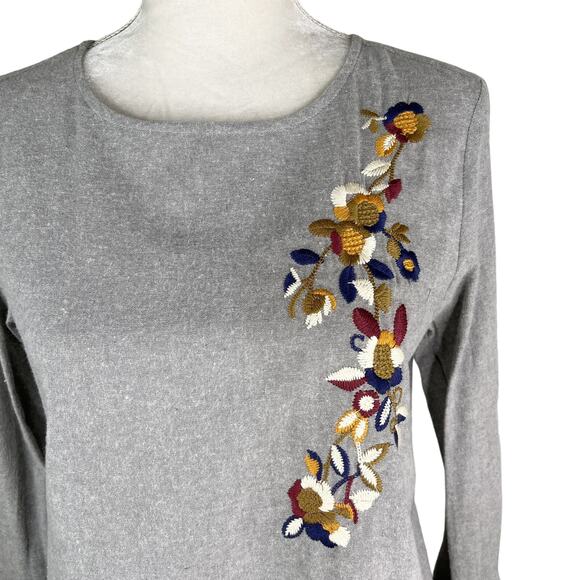 THML Riverside Top Small Gray Embroidered Floral Bell Sleeves Tie New - Picture 3 of 11